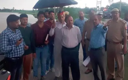 Farrukhabad News : बाढ़ का जायजा लेने पहुंचे जिलाधिकारी ने ग्रामीणों की सुरक्षा को लेकर SDM को दिए निर्देश
