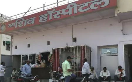 एटा का डॉक्टर हाथरस में सरकारी, आगरा में हॉस्पिटल खोल के खुलेआम गुंडागर्दी