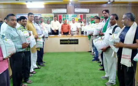 मुख्य विकास अधिकारी ने किसानों की बैठक सभागार में की।