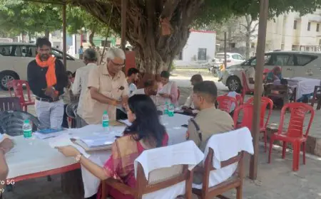 Kasganj newsडी एम व एस पी ने थाना अमांपुर पर थाना दिवस में सुनी जन समस्यायें।