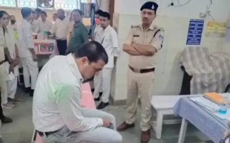 रिश्वत ने नोट खाने वाले पटवारी की पत्नी तहसीलदार है, जाने रेड में कहां कहां मिले नोट