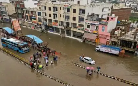 Aaj Ka Mausam: दिल्ली-एनसीआर में कल मूसलाधार बारिश, आज बढ़ जाएगा तापमान इन राज्यों में up सहित झमाझम