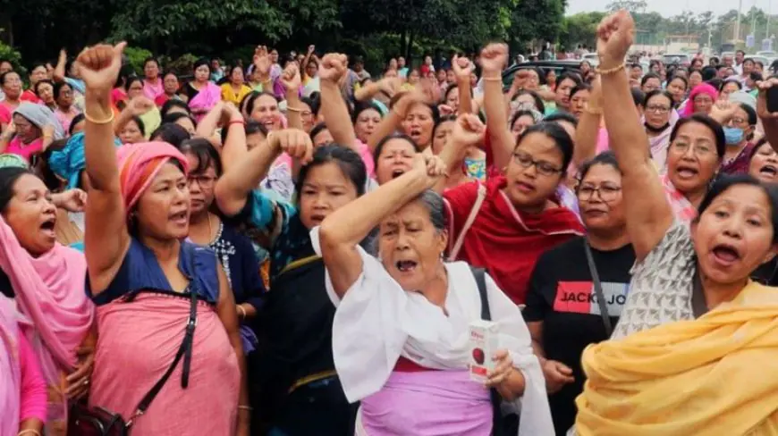 Manipur Kaand Video : 'पुलिस ने हमें भीड़ के पास छोड़ दिया' - मणिपुर में महिला को नग्न कर घुमाया गया