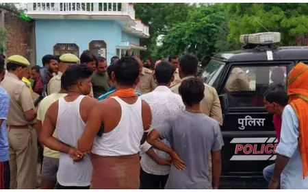 आजमगढ़ : अंतिम संस्कार में जा रहा वाहन अनियंत्रित होकर पलटा, 25 लोग हुए घायल