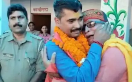 UP के बस्ती में थानेदार के कंधे पर सिर रखकर खूब रोई जनता