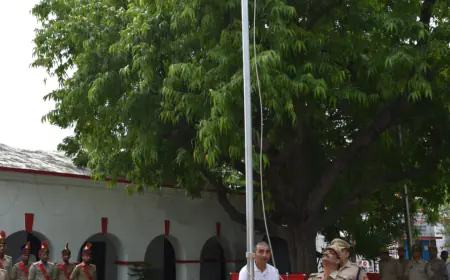 गूंज रहा है दुनिया में हिंदुस्तान का नारा, चमक रहा है आसमान में तिरंगा हमारा