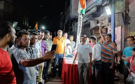 मेरी माटी ,मेरा देश ‘ , हर घर तिरंगा, ऐतिहासिक घटिया चौराहे पर रात्रि में फहराया तिरंगा