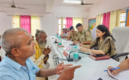 कासगंज जिलाधिकारी ने सम्पूर्ण समाधान दिवस तहसील पटियाली में ,56 प्रार्थना पत्र में से 03 का किया मौके पर निस्तारण।