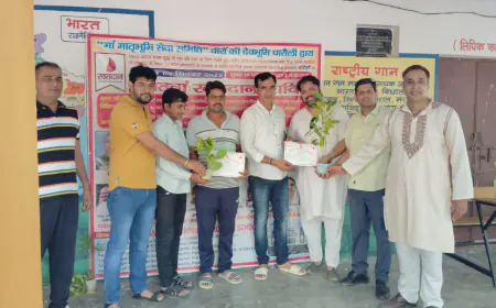 शहीद के सम्मान में आयोजित रक्तदान शिविर में दो महिलाएं सहित 100  युवाओं ने किया रक्त का दान