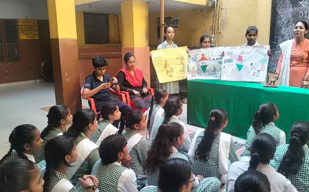 विद्यालय में आयोजित स्वच्छता पखवाड़ा में किया गया छात्राओं को जागरूक