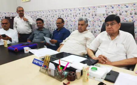 डी.ए.वी. कॉलेज में अशासकीय सहायता प्राप्त विद्यालयों में सरकार नहीं दे रही कोई सुविधा क्योंकि यहाँ गरीबों के पढ़ते हैं बच्चे