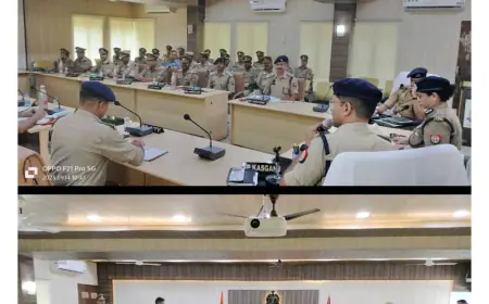 कासगंज अपर पुलिस महानिदेशक आगरा जोन ने जनपद के अधिकारियों व पत्रकारों के साथ अपराध समीक्षा गोष्ठी कर आवश्यक निर्देश दिए।