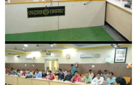 कासगंज जिलाधिकारी ने प्रेस वार्ता कर आयुष्मान भवः अभियान की दी जानकारी।