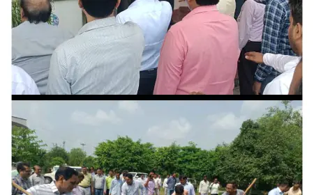 कासगंज मुख्य विकास अधिकारी ने श्रमदान कर दिया स्वच्छता बनाये रखने का सन्देश।