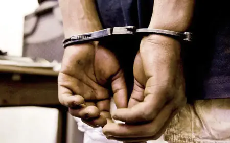 हमलावरों के घर पहुंचा बुलडोजर, आरोपियों को पकड़ने के लिए दिखाना पड़ा बुलडोजर का डर