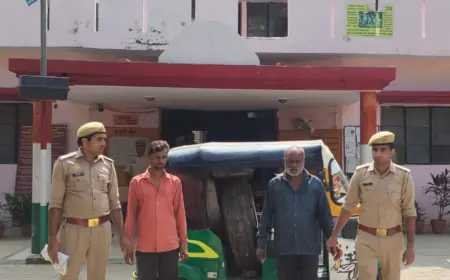 कासगंज  ढोलना पुलिस ने  वांछित 02 अभियुक्तगण को चोरी किये गये माल, 02 जेके मार्का ट्रकटायर के साथ  किया गिरफ्तार ।