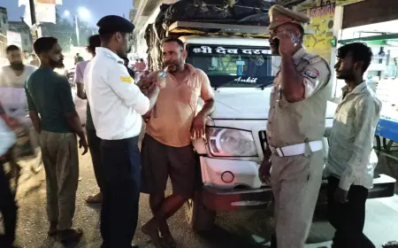 कासगंज यातायात प्रभारी ने चेकिंग के दौरान अनियमितता होने पर 110 वाहनों के काटे चालान।