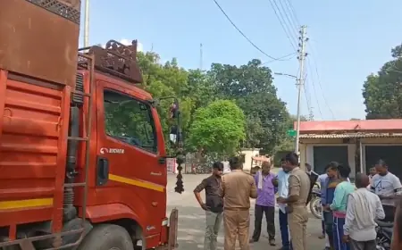 पशु तस्करी को जा रहे 48 पशुओं से भरा केंटर दरोगा छोड़ रहा था पैसे लेकर पहुंच गए पत्रकार