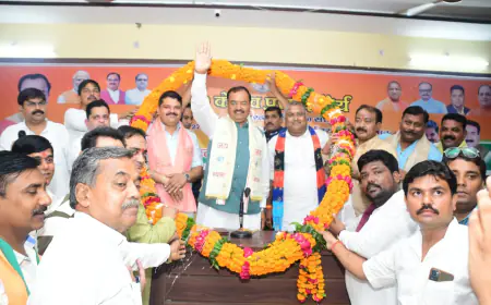 उप मुख्यमंत्री केशव प्रसाद मौर्य अपने एटा भ्रमण कार्यक्रम के अन्तर्गत पुलिस लाईन हैलीपैड पहुंचे