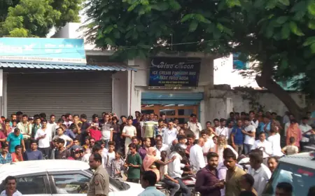 फर्रुखाबाद डीएम एसपी आवास के निकट रेस्टोरेंट में सेक्स करने वाली 8 लड़कियां व 11 युवक पकड़े