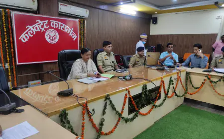 कासगंज डी0एम0 व एस0पी0 ने सड़क सुरक्षा को लेकर की गोष्ठी।