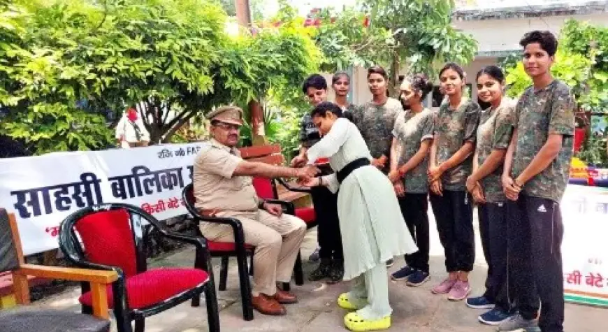 साहसी बालिका बेटियों ने पुलिस की कलाई में बांधी राखी