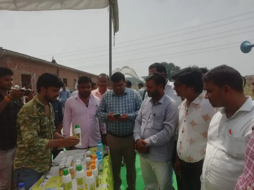 गोष्ठी में जिला कृषि अधिकारी डॉक्टर मनवीर सिंह के द्वारा किसानों को कृषि से सम्बंधित जानकारियां दी गई