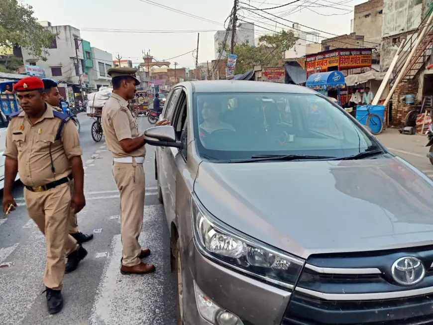 कासगंज यातायात नियमों का उल्लंघन करने पर 111 वाहनों के काटे चालान।