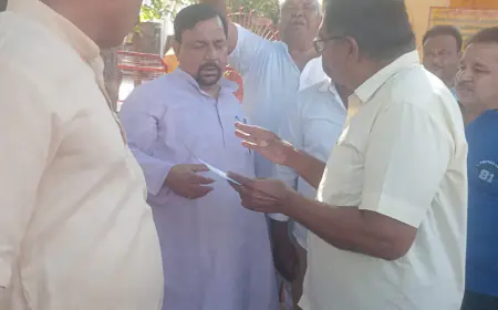 कायमगंज रेलवे स्टेशन पर जयपुर बांद्रा एक्सप्रेस ट्रेनों के ठहराव की व्यापारी नेताओं ने की मांग