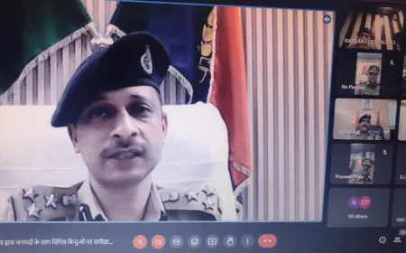 DIG  अलीगढ़ द्वारा अपराध नियंत्रण व अपराधियों पर प्रभावी कार्यवाही हेतु एवं महिलाओं व बालिकाओं की सुरक्षा हेतु चलाए जा रहे मिशन शक्ति अभियान के दौरान वीडियो कांफ्रेंस
