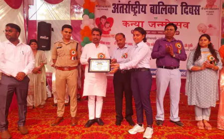 केक काटकर मनाया नवजात बेटियों का जन्मोत्सव