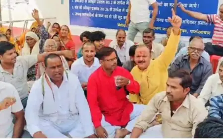 फर्रूखाबाद पालिका में लूट का चल रहा खेल, लाला तेरी तानाशाही नहीं चलेगी की नारेबाजी