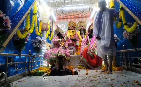 दूल्हे के रूप में श्री राम को देख भाव विभोर श्रद्धालुओं ने की पुष्प वर्षा