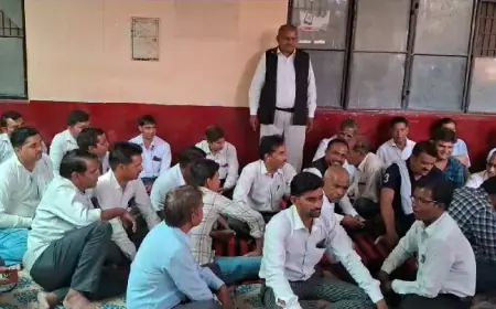 प्रशासन पर वादाखिलाफी का आरोप लगा अधिवक्ताओं ने की कलम बंद हड़ताल