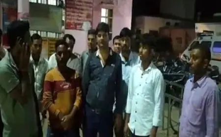 आजमगढ़ में ट्रैक्टर ने मारी बाइक को टक्कर, दादा और पोते की मौत