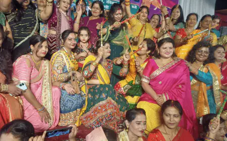 एटा डांडिया उत्सव में महिलाओं ने बढ़-चढ़कर लिया हिस्सा