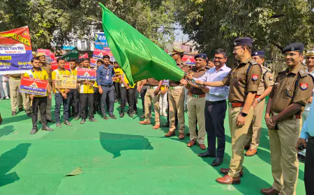 यातायात माह नवम्बर का सुभारम्भ DM ने झंडी दिखा कर किया रवाना