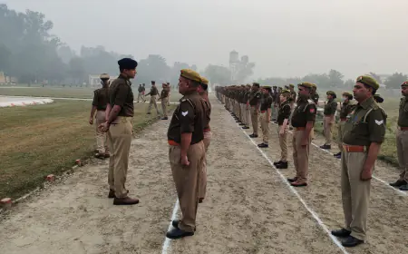 कासगंज पुलिस अधीक्षक सौरभ दीक्षित ने पुलिस लाइन में साप्ताहिक परेड का किया आयोजन।