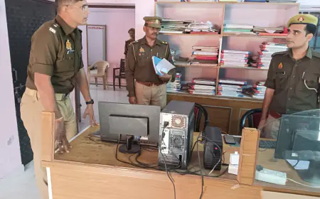 कासगंज पुलिस अधीक्षक द्वारा किया गया थाना सोरों का आकस्मिक निरीक्षण।