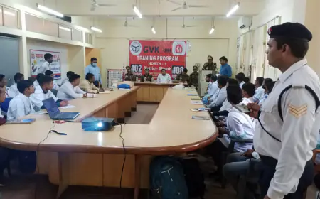 पंडित दीनदयाल संयुक्त चिकित्सालय में चल रहे एंबुलेंस कर्मियों की ट्रेनिंग में सीओ हुए शामिल