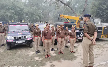 कासगंज पुलिस अधीक्षक ने साप्ताहिक परेड का आयोजन व परेड का टोली वार निरीक्षण किया।