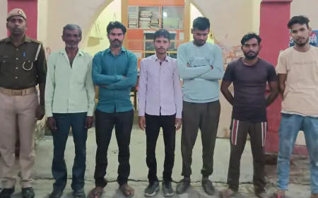 एटा पुलिस द्वारा जुआ खेलते 11 जुआरियों को 8130 रुपये सहित गिरफ्तार