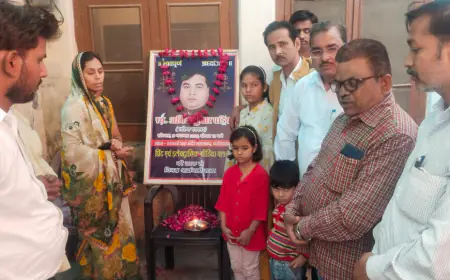 फर्रुखाबाद/शमसाबाद-वरिष्ठ पत्रकार की दिवंगत आत्मा के लिए प्रिंट एवं इलेक्ट्रॉनिक मीडिया क्लब के पदाधिकारियों ने की शोक सभा