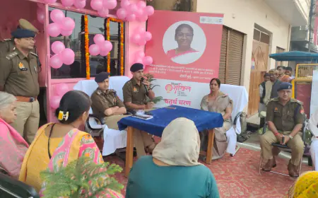 कासगंज क्षेत्रान्तर्गत सोरों गेट चौकी पर पिंक बूथ चौकी का फीता काटकर उदघाटन किया गया ।