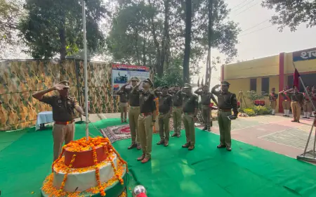 कासगंज पुलिस झंडा दिवस पर डीआईजी ने किया पुलिस लाइन में ध्वजारोहण।