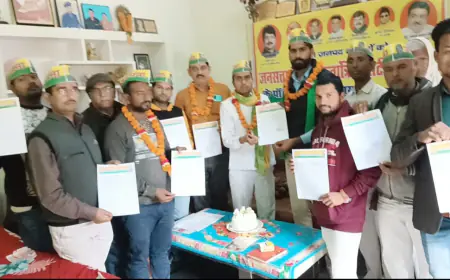 कासगंज जनसत्ता दल के कार्यकर्ताओं ने हर्षोल्लास से मनाया पार्टी का पांचवा जन्म दिवस।