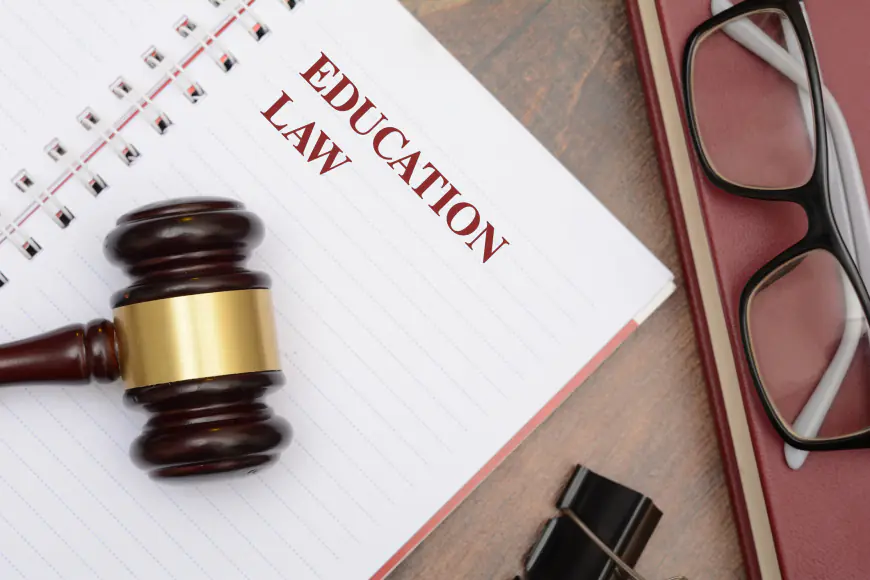 BALLB vs BTech LLB vs BCom LLB in India: Which to Choose in 2024?