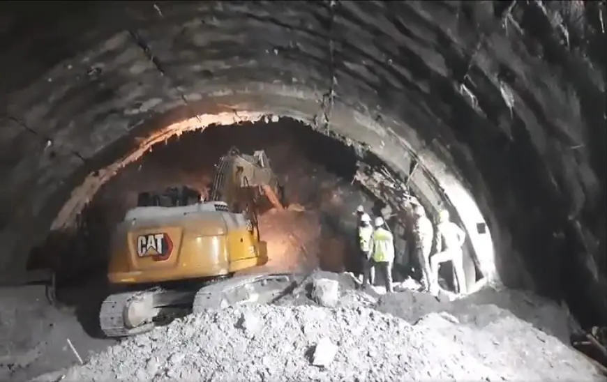 Coordinated Efforts Underway to Rescue Trapped Workers at Silkyara Tunnel Collapse Site in Uttarakhand