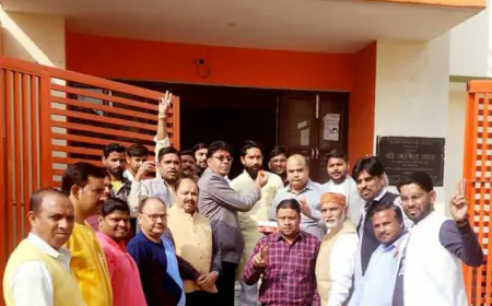 तीन राज्यों में भाजपा की जीत पर जिला कार्यालय पर जताई खुशी, बांटी मिठाई