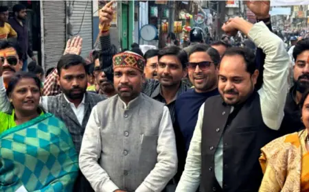 तीन राज्यों में प्रचंड जीत पर भाजपाइयों ने पटाखे छुड़ाकर मिठाई बांटी मनाया जश्न